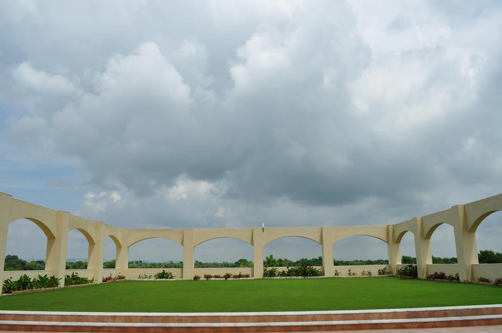 Ramada By Wyndham Jaipur Jaisinghpura Hotel Exterior photo