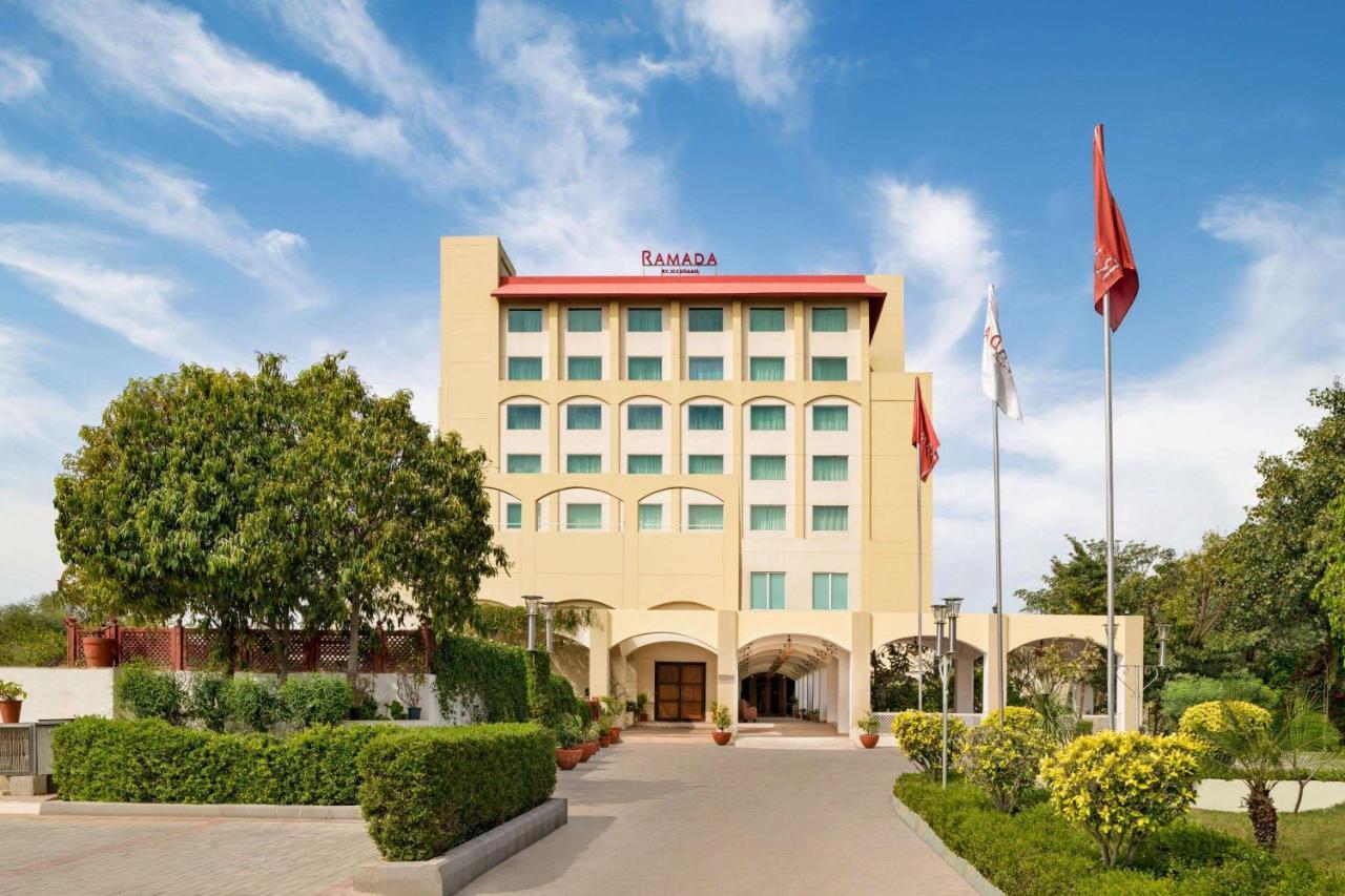 Ramada By Wyndham Jaipur Jaisinghpura Hotel Exterior photo