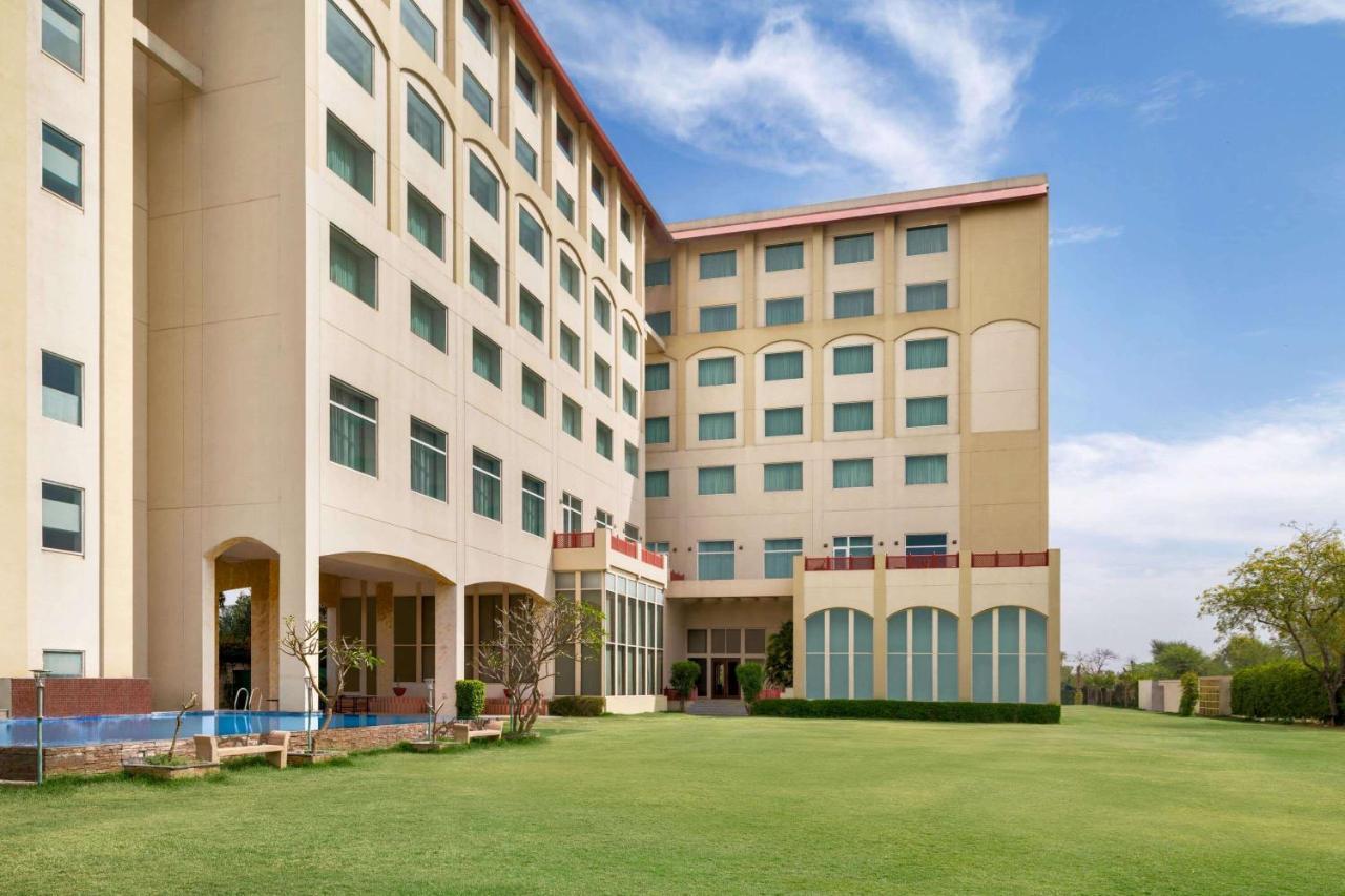 Ramada By Wyndham Jaipur Jaisinghpura Hotel Exterior photo