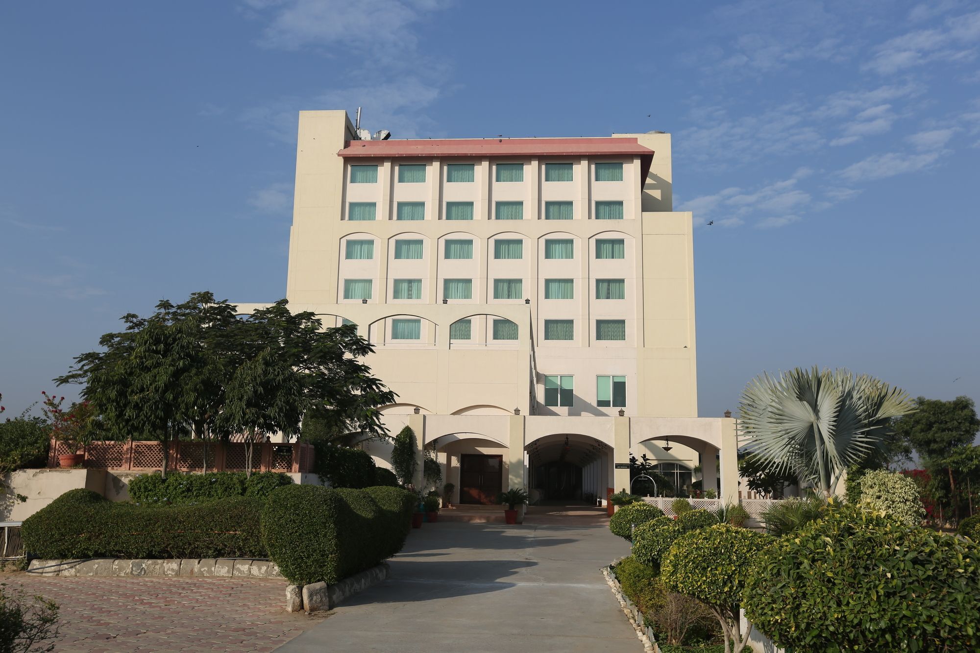 Ramada By Wyndham Jaipur Jaisinghpura Hotel Exterior photo