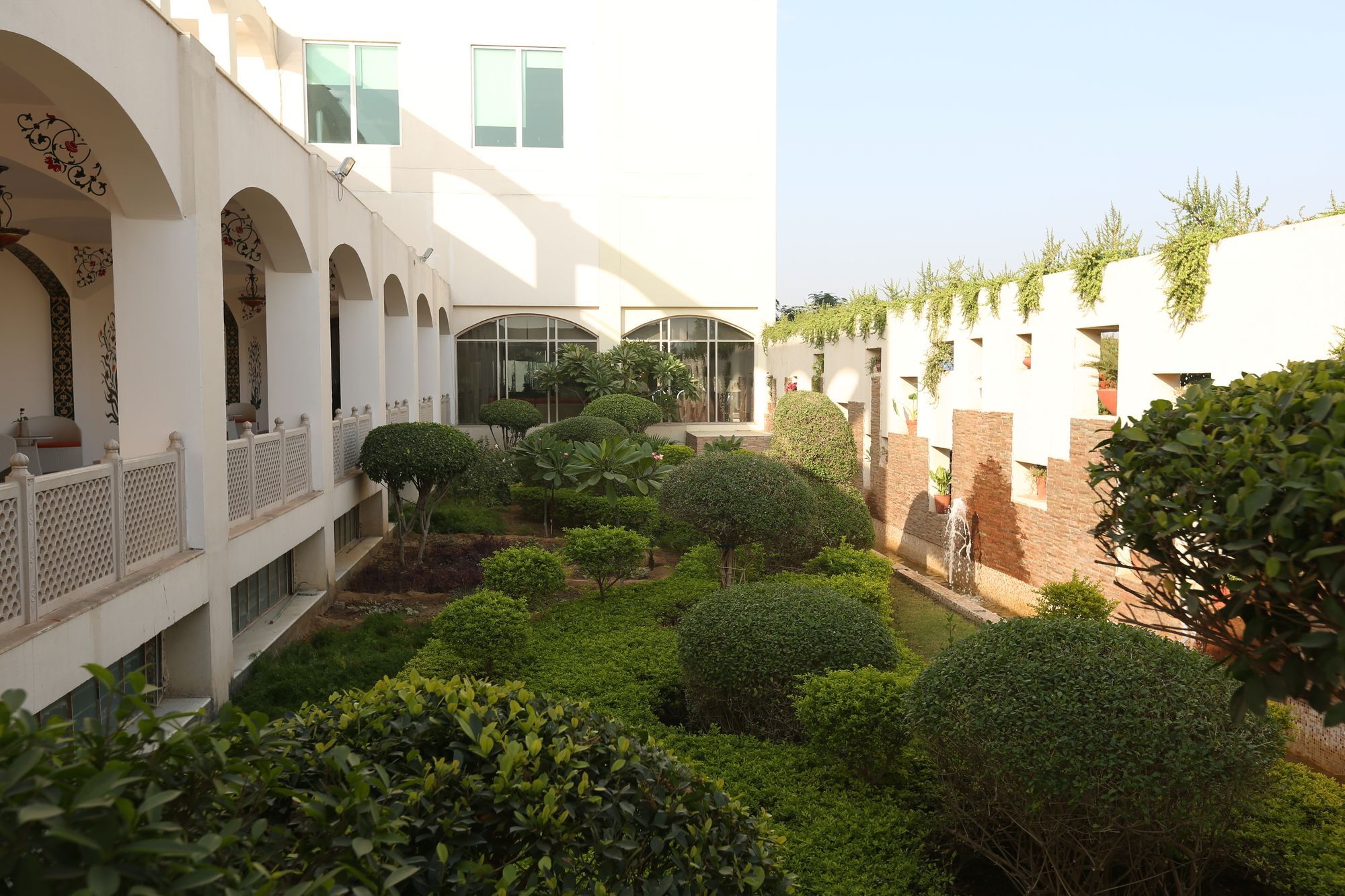 Ramada By Wyndham Jaipur Jaisinghpura Hotel Exterior photo